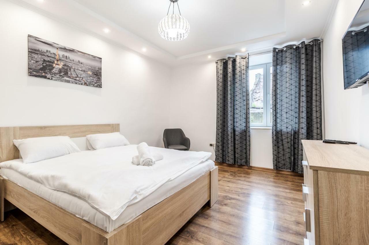 Homey Apartment Lviv Bagian luar foto