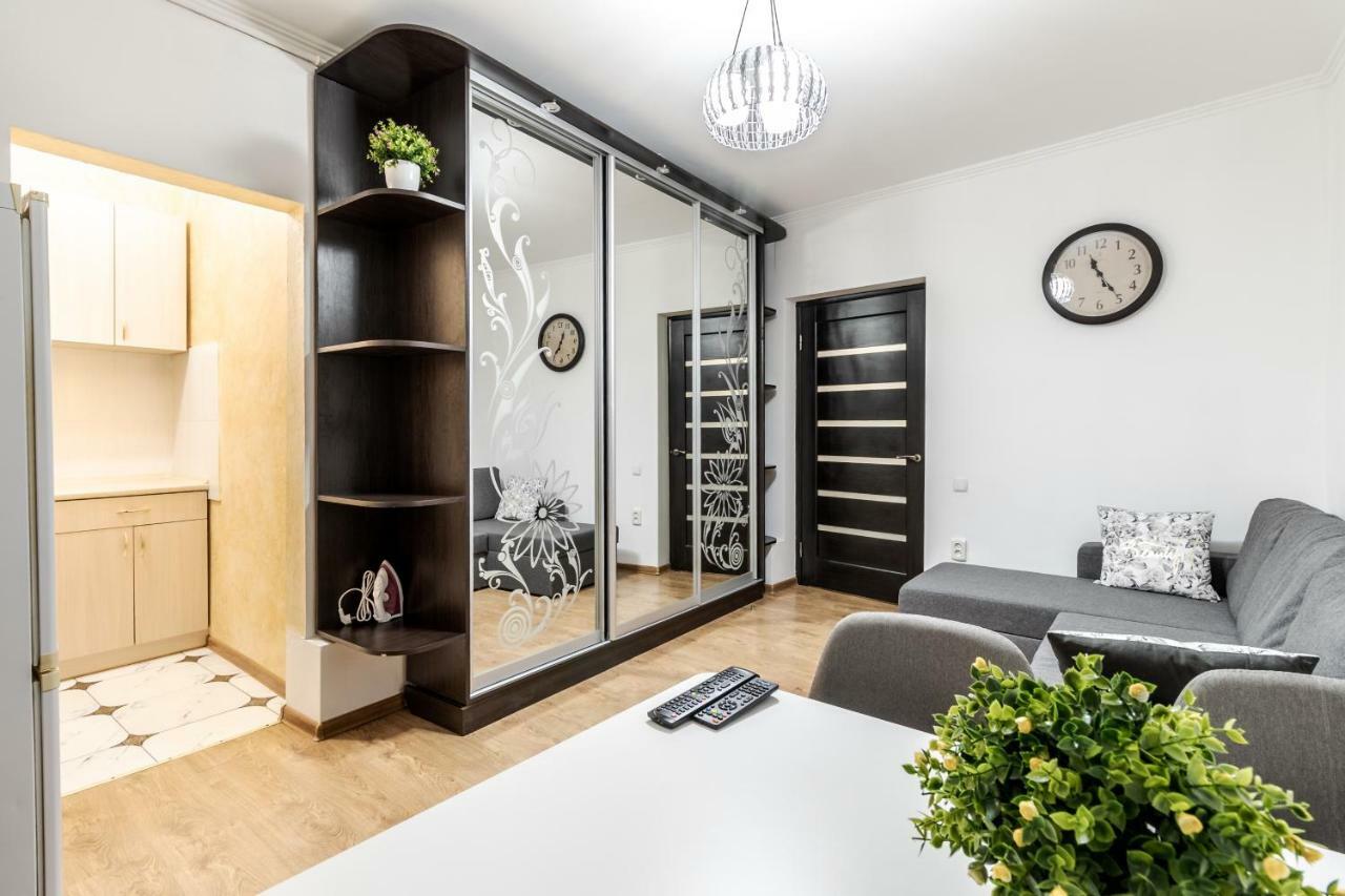 Homey Apartment Lviv Bagian luar foto