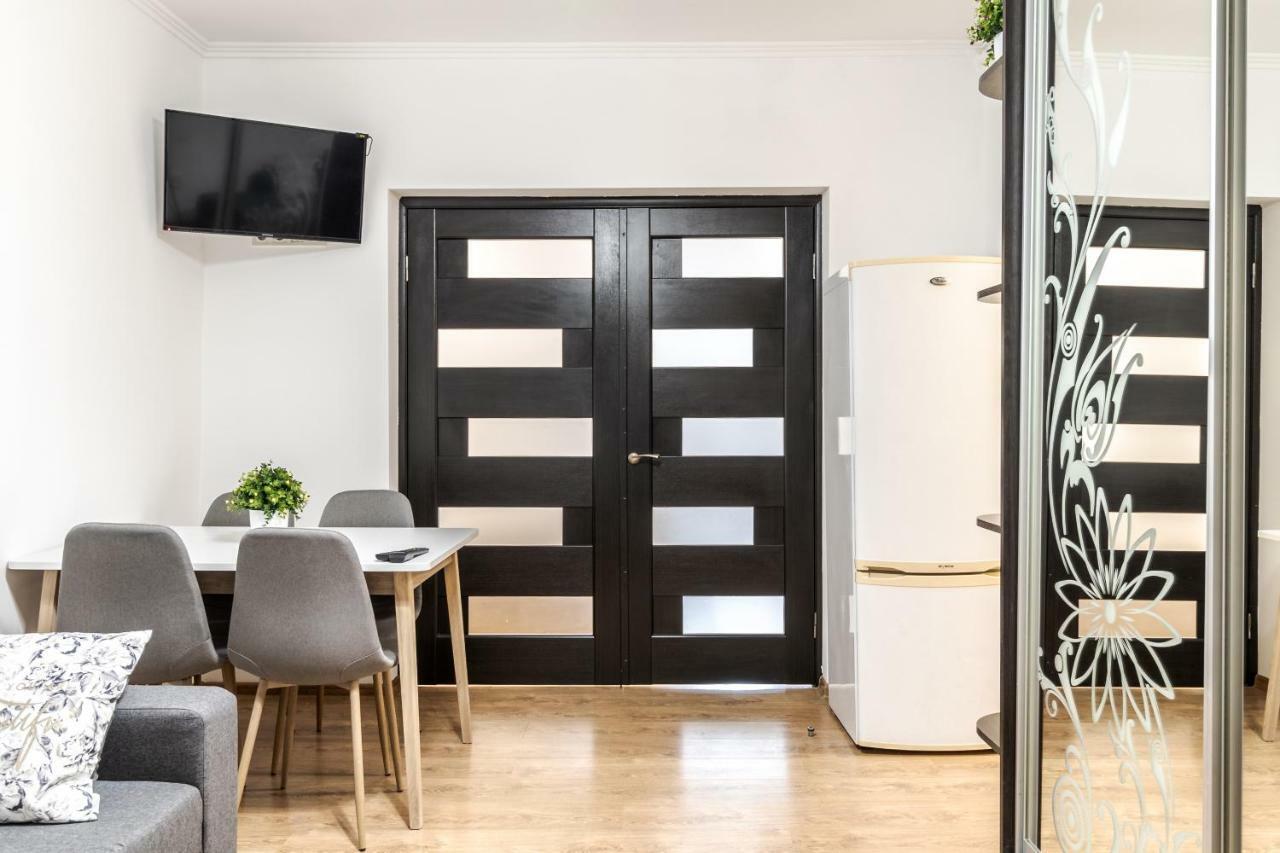 Homey Apartment Lviv Bagian luar foto