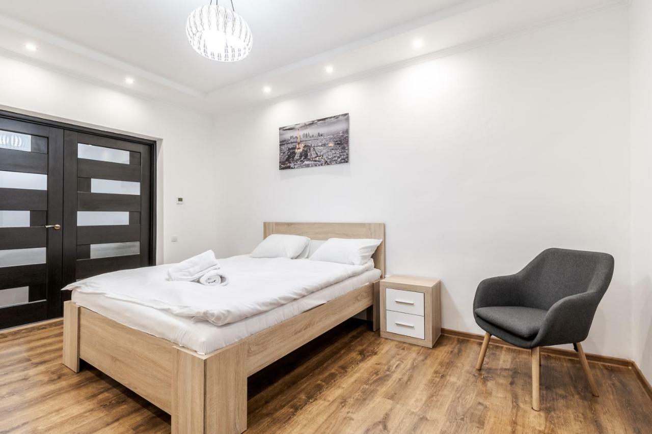 Homey Apartment Lviv Bagian luar foto